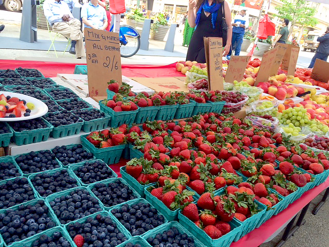 farmersmarket-berries