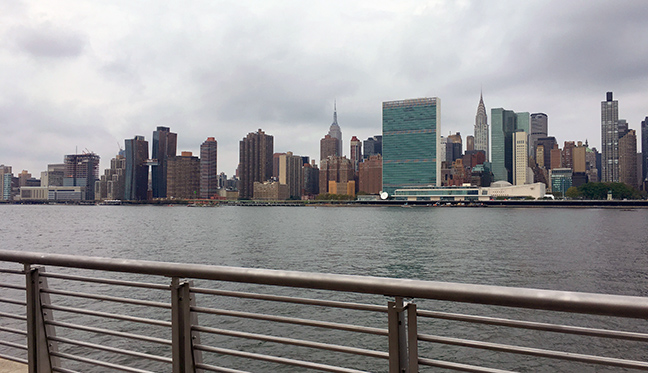Halfway through view of Manhattan from Long Island City (Queens)